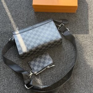 Louis Vuitton Trio Messenger bag